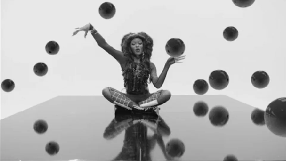 Azealia Banks — Chasing Time